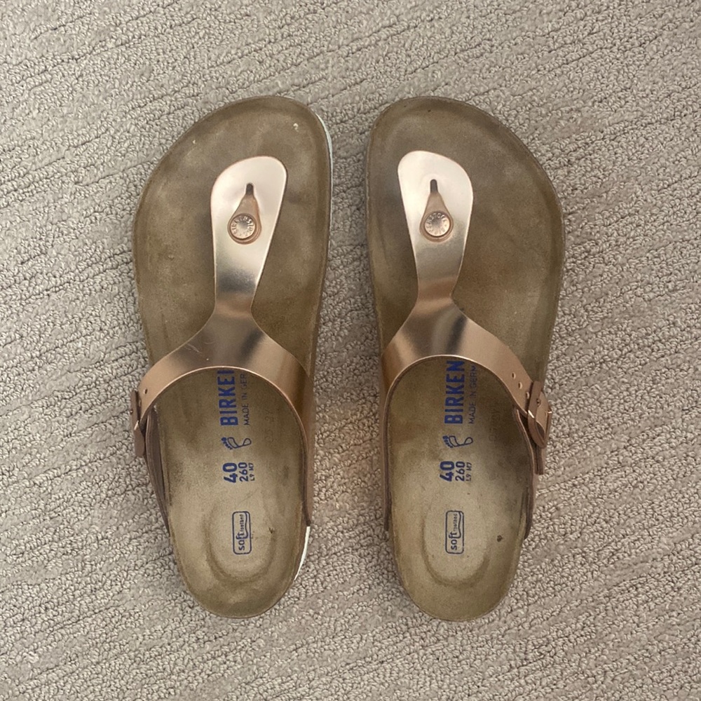 Gorgeous rose gold Birkenstocks- size 40 hardly ever worn!!
